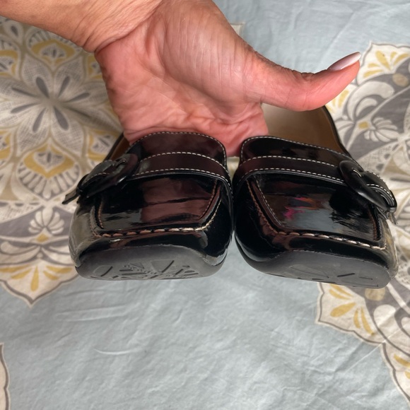 Black patent leather flats/loafers. Anne Klein size 9.5. Good condition - Picture 6 of 7